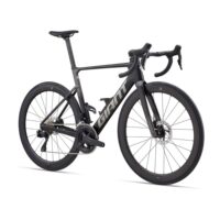 Black matte Giant road bike with aero frame, drop handlebars, and disc brakes.
